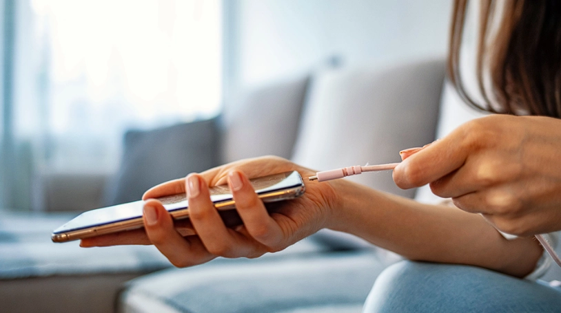 Den kaldes forbudt af producenterne: Sådan må du aldrig oplade din telefon