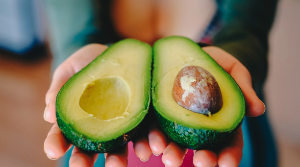 Simpelt avocado-trick virker som magi: Sådan modner du den på to minutter