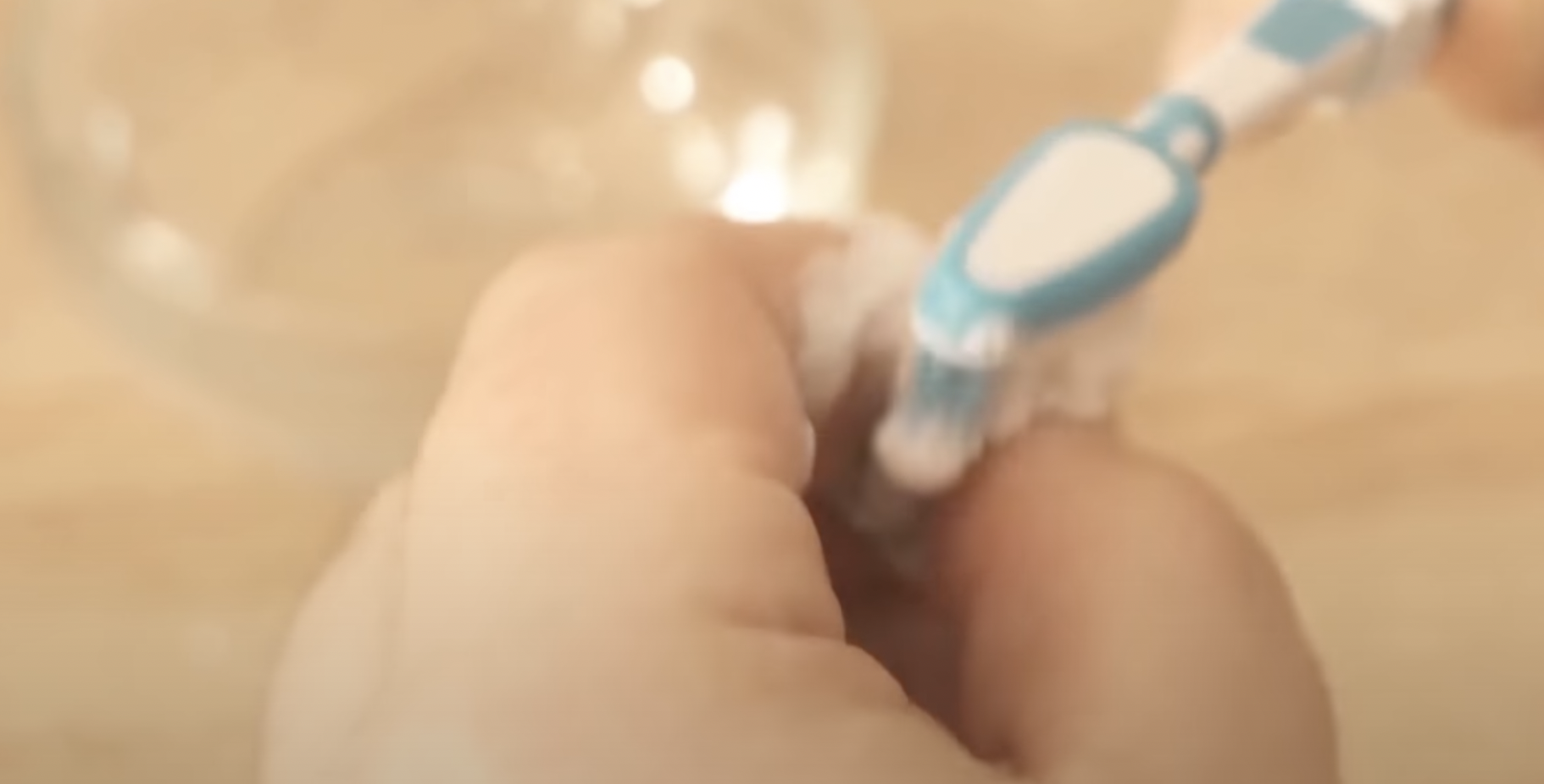 Han laver tandpasta-tricket, alle danskere bør kende: Når du ser magien ske, vil du gøre det samme