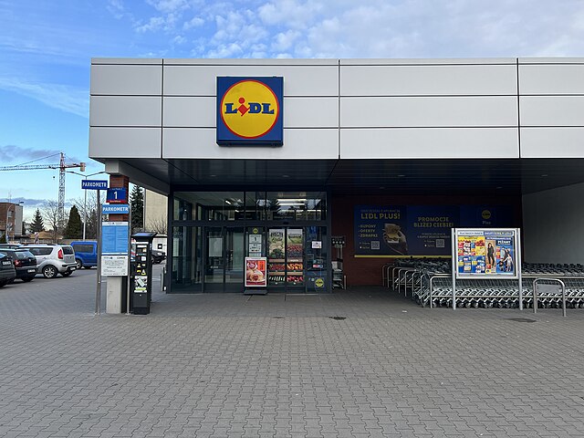 Tirsdag var Lidl-medarbejdere ved at lukke lokal-butik: Så blev de mødt af et skræmmende syn på parkeringspladsen