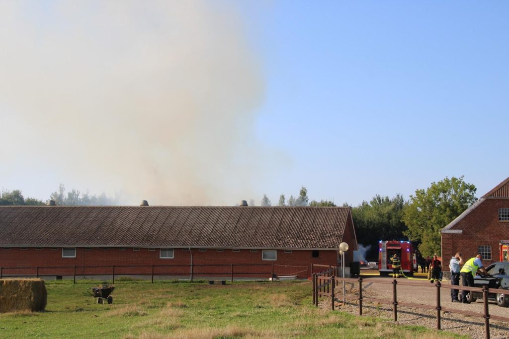 Voldsom brand: Kan tage lang tid om at slukke