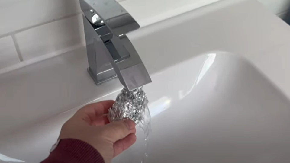 Næsten ingen skyller deres sølvpapir: Bare vent til du ser magien ske