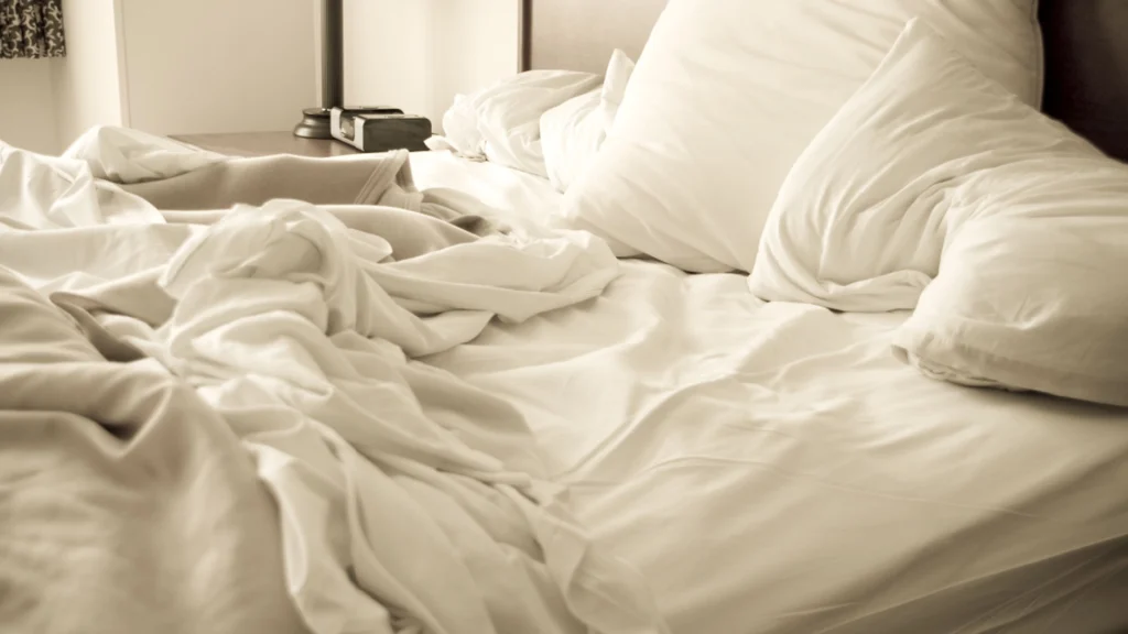 Ekspert afslører: Dette må du aldrig have liggende i sengen