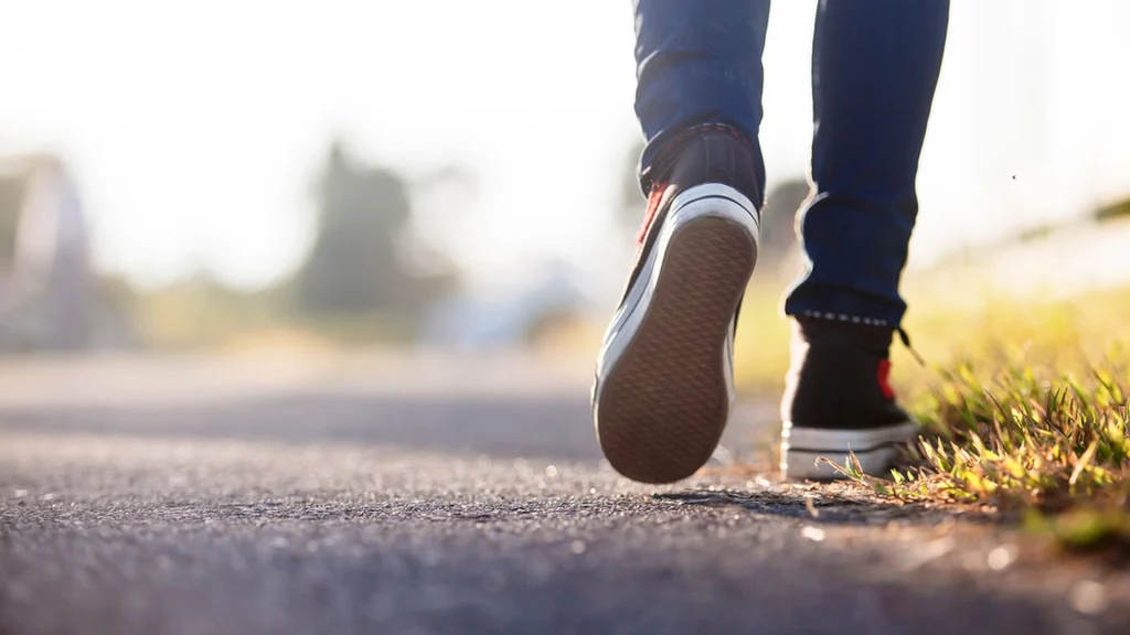 Så mange skridt bør du faktisk gå om dagen