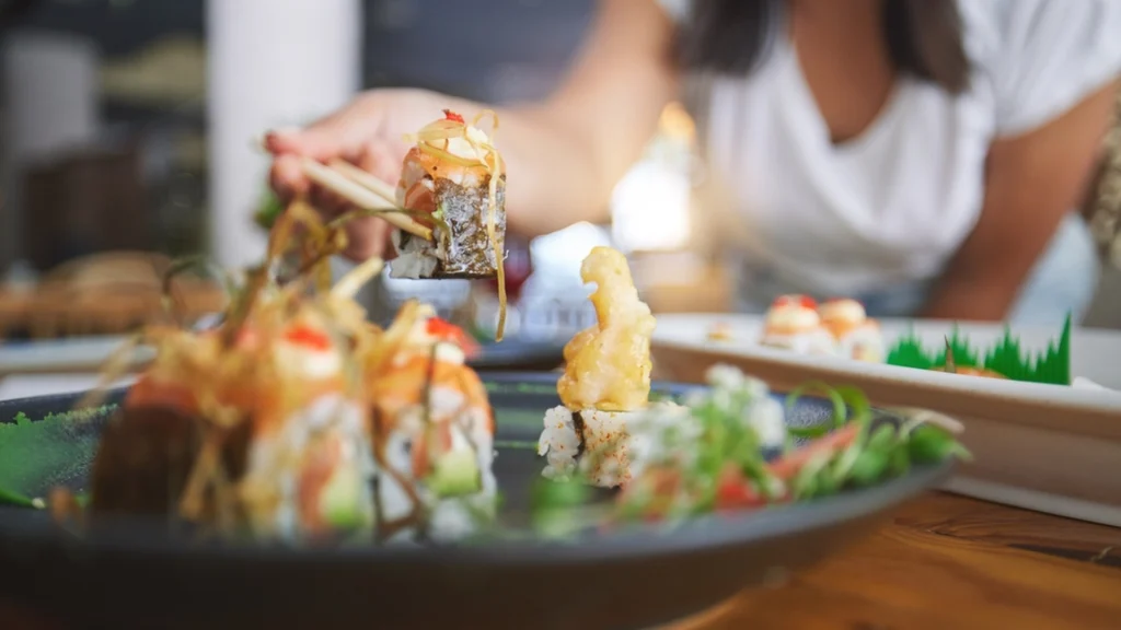 Influencer gik amok på sushi-restaurant efter at blive nægtet gratis mad: Så kom restauranten med dette tilbud i stedet