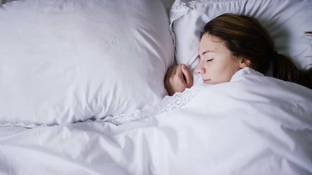 Kæmper du med at falde i søvn? Så brug dette lette trick