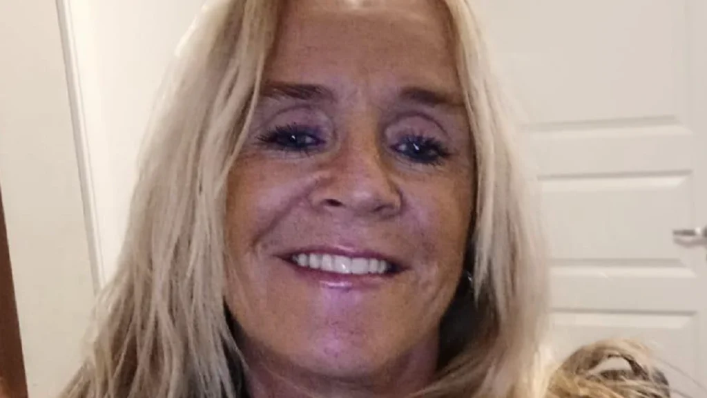 Tove mistede sin gudfar for mere end 10 år siden: Så ser hun et Facebook-opslag, der giver hende kuldegysninger