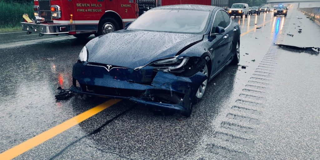To døde i Tesla-ulykke: Ingen sad på førersædet