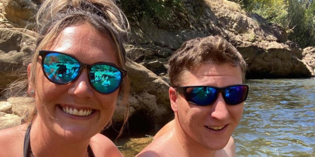 Thom og Lisa kunne ikke udholde den irriterende scene ved hotellets swimmingpool: “Vi skulle vente til kl. 15.30 for at se dem ankomme”
