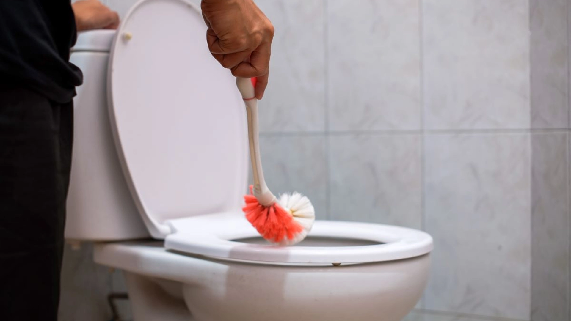 Sådan får du dit toilet til at skinne med få ingredienser