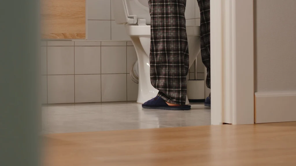 Urolog forklarer: 2 simple tricks kan mindske risikoen for at skulle på toilettet om natten