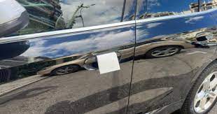 Hvis du finder køkkenrulle ved din bils dørhåndtag, må du ikke fjerne det: Næsten ingen kender til årsagen