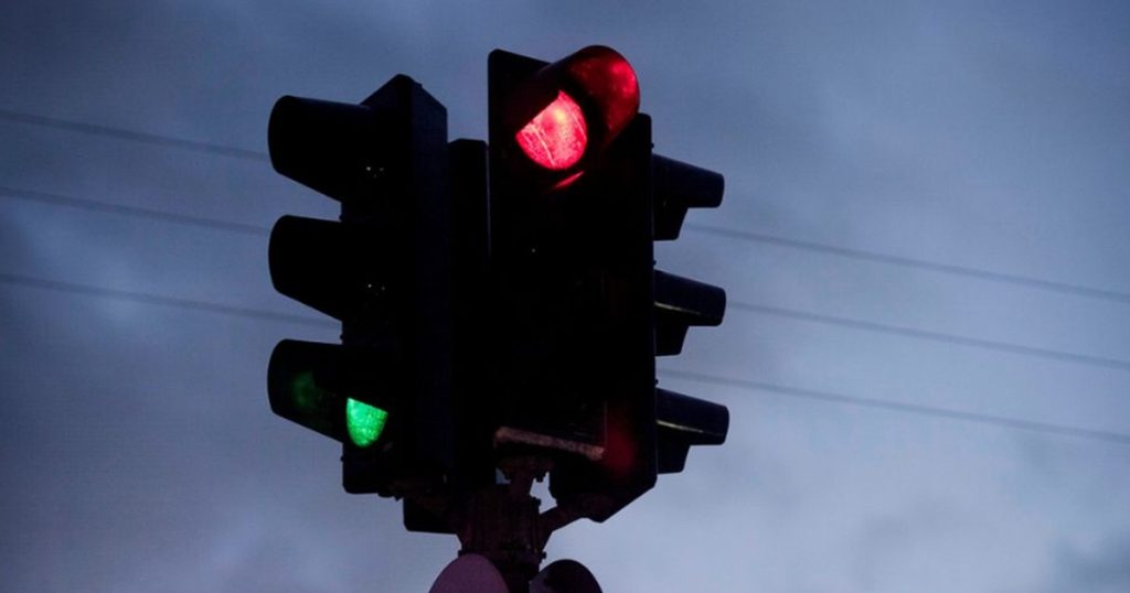 Slut med at holde for rødt i flere minutter: Nyt trafiktiltag får danskerne til at juble