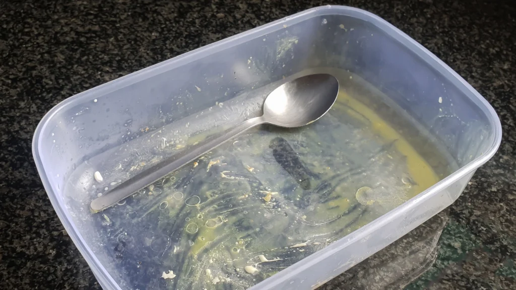 Mange har problemer med det: Sådan fjerner du lugt og fedt fra dit Tupperware