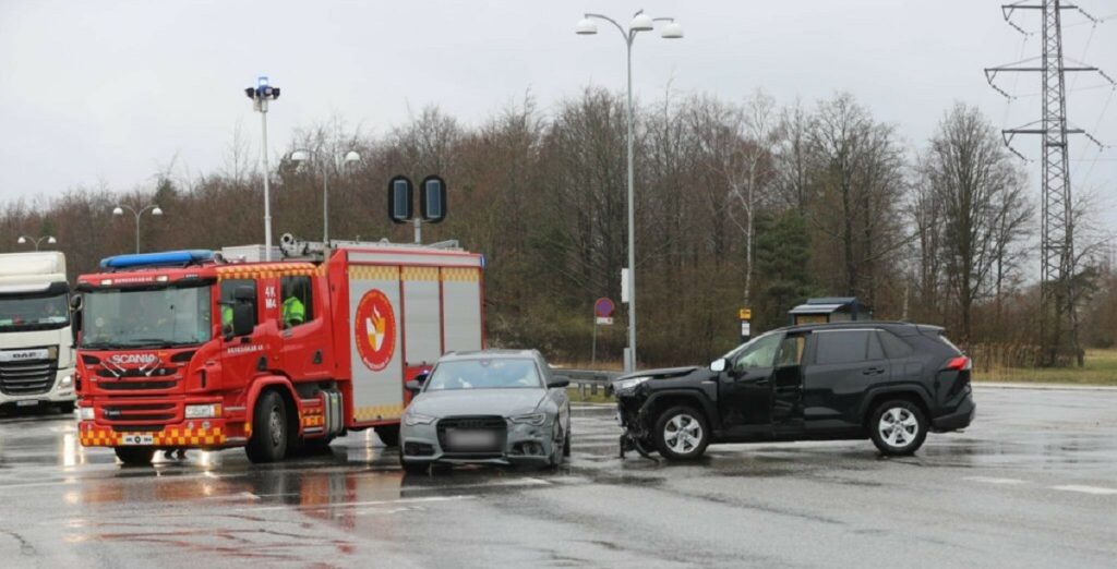 Uheld midt i kryds: Skaber lang kø