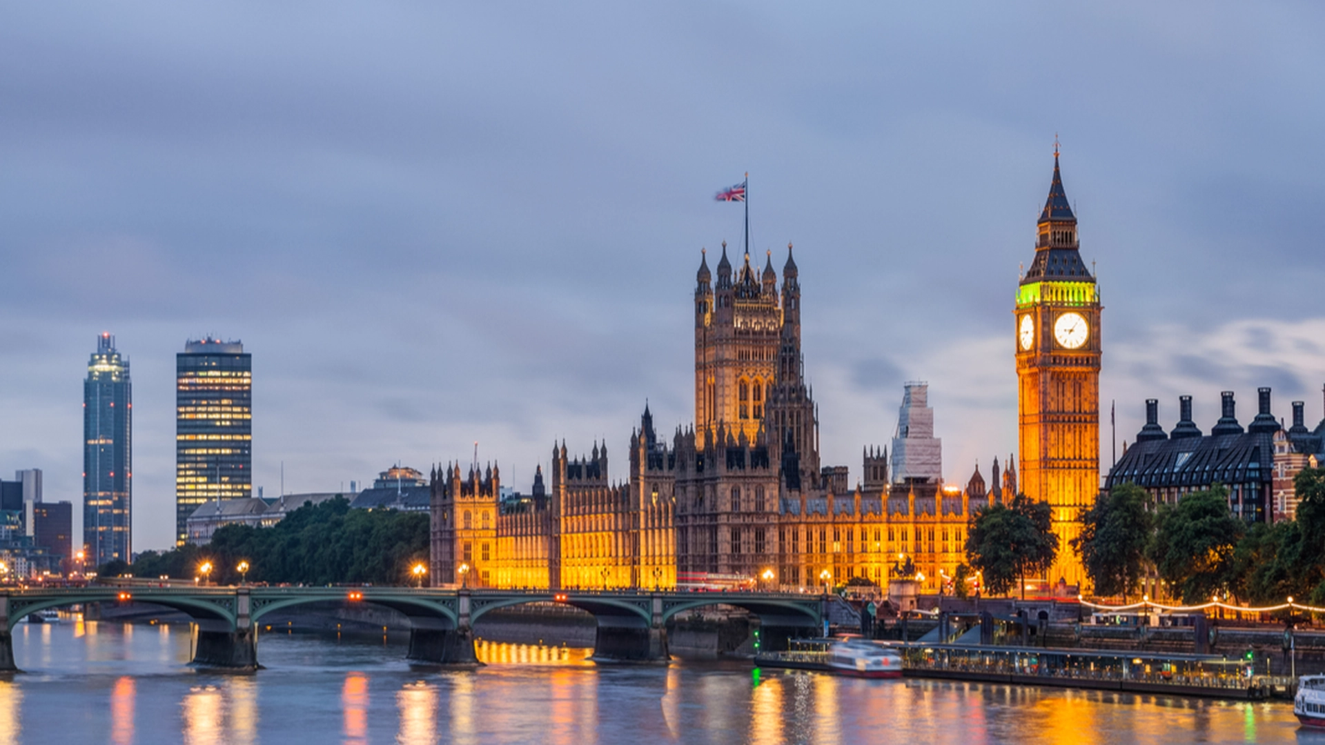Snart vil det være nødvendigt at betale for en tilladelse for at rejse til Storbritannien