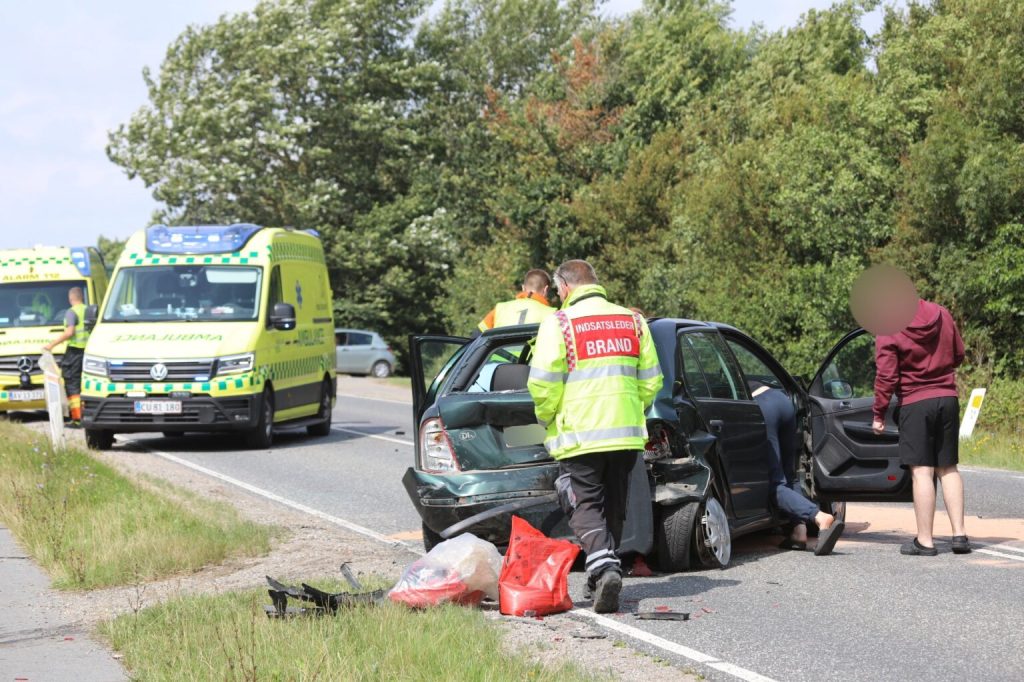 Voldsom ulykke: Flere personer ramt
