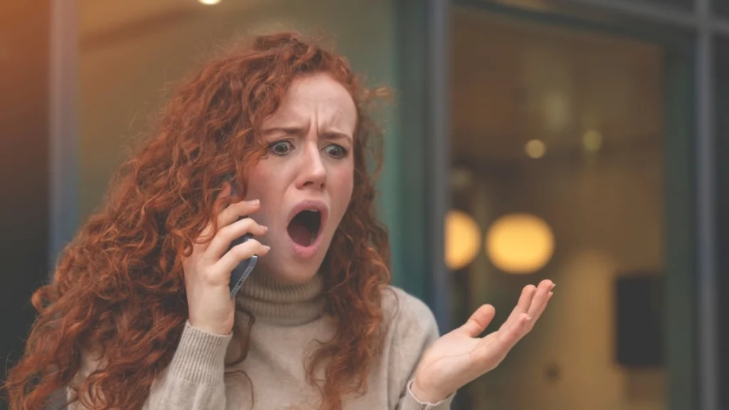 Kvinde overhørte 7 ord i baggrunden i telefonsamtale med manden: Nu er hun fuldstændig overbevist om, at han er utro hende utro