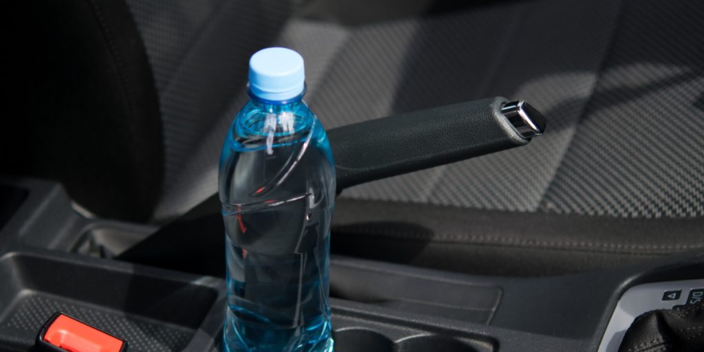 Det er alligevel ikke længe: Så kort tid kan du drikke vand fra en plastikflaske