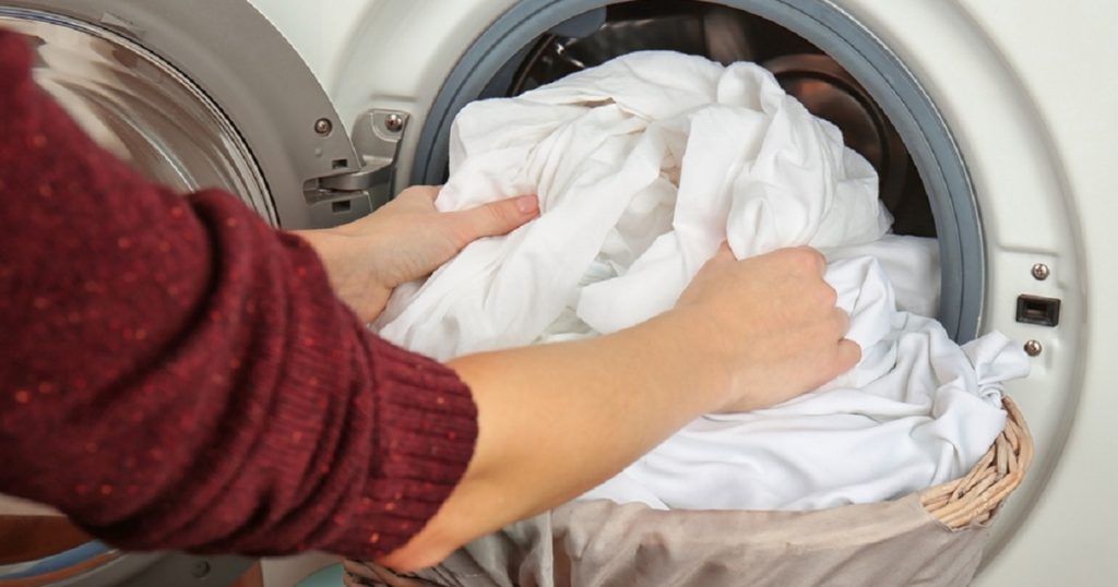 Flere begår fejl, der ødelægger tøjet: Her er det afgørende for rent vasketøj