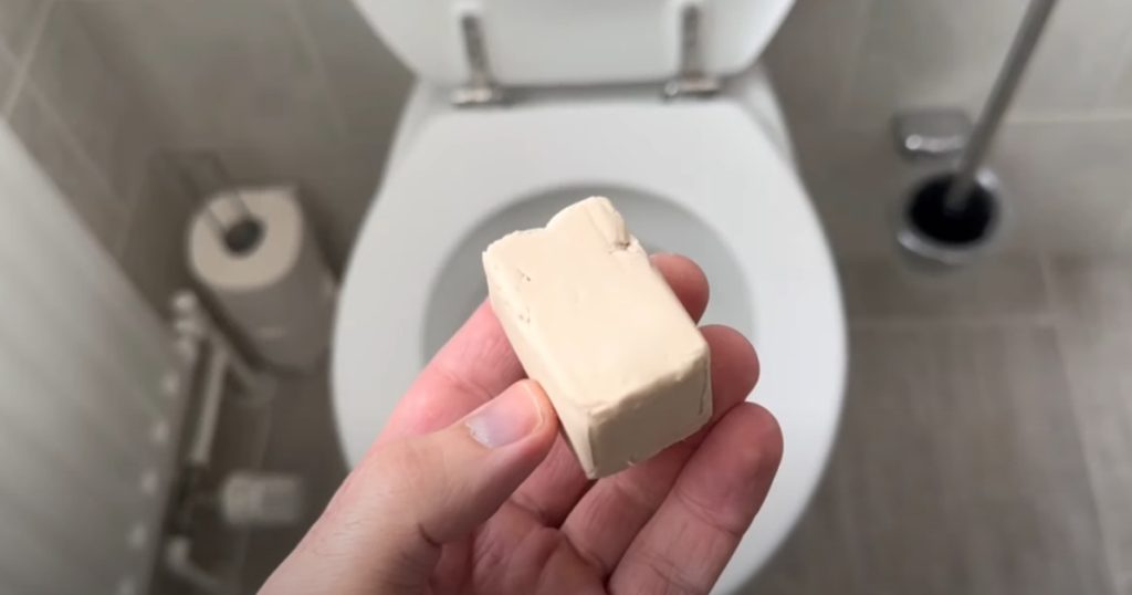 Her er ‘bedstemors hemmelige trick’ til at få toilettet til at skinne