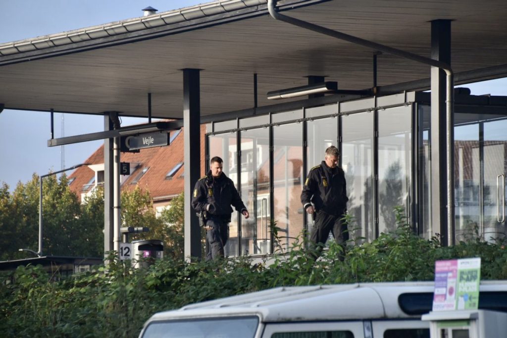 Tragisk togulykke i Vejle, en person død