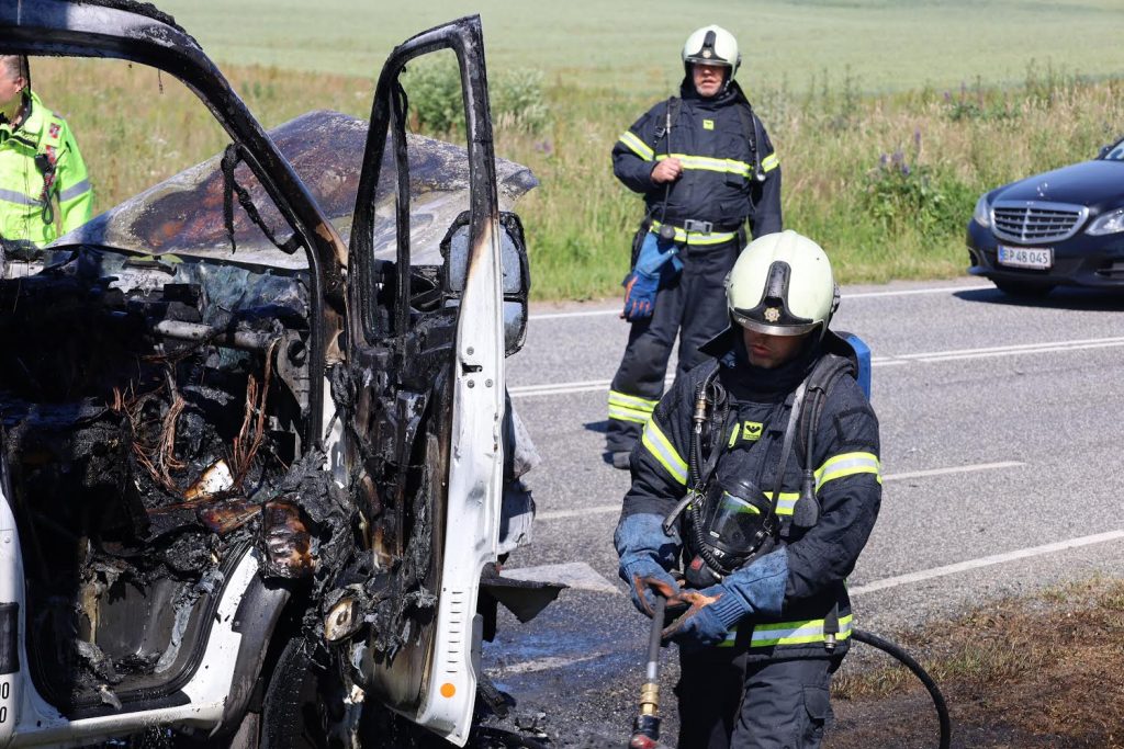 Brændende lastbil skaber problemer