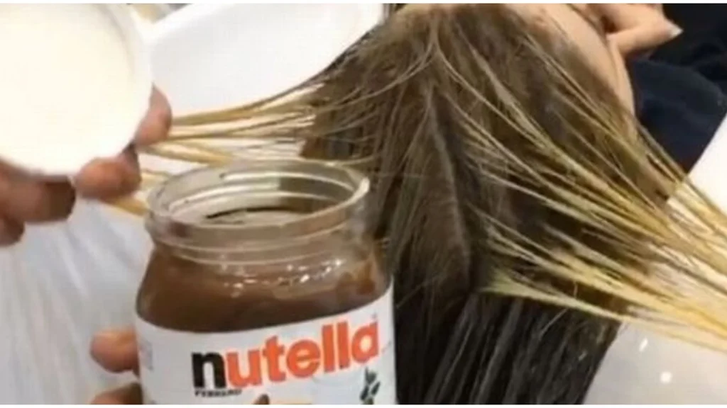 Frisør farver kvindes hår med Nutella: Da hun ser resultatet, kan hun ikke tro sine egne øjne