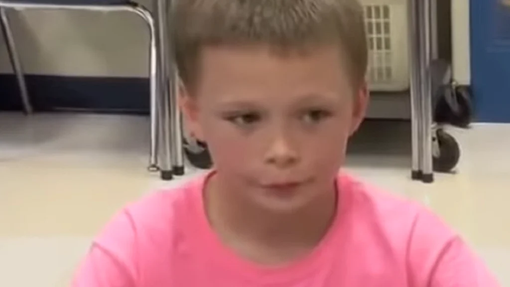 9-årige William blev mobbet på grund af sin t-shirt: Dagen efter kan han ikke tro sine egne øjne