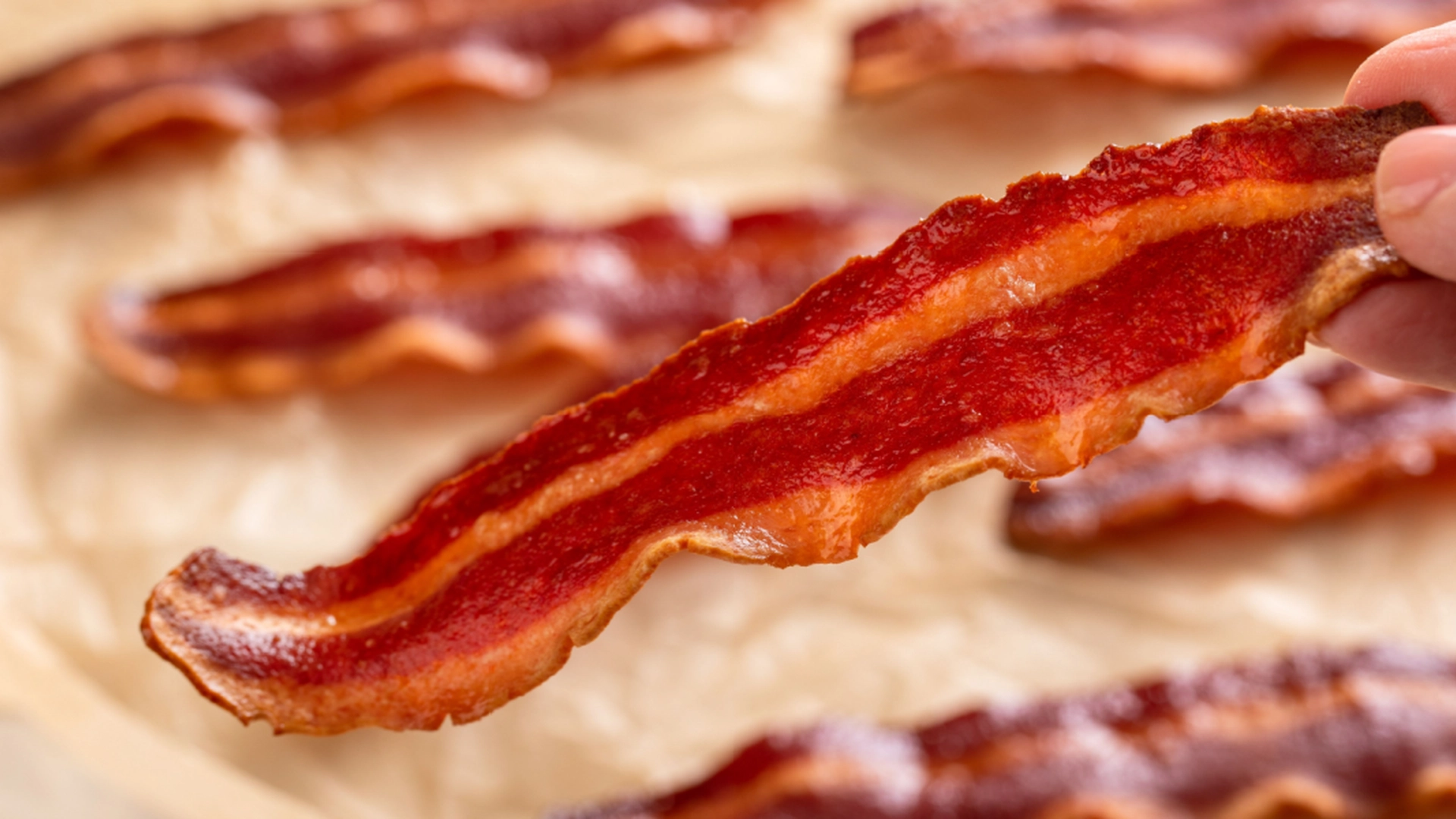 Fra syndig til sund: Neuroforsker fremhæver bacon som superfood for hjernen