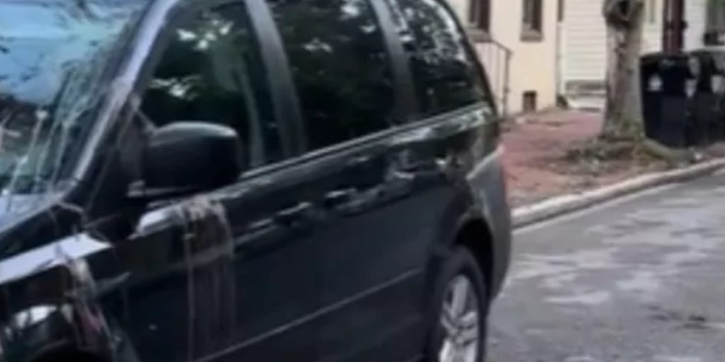 Bilister tror, de har været ‘heldige’ at finde p-plads – indtil de finder ud af, hvorfor den faktisk er ledig