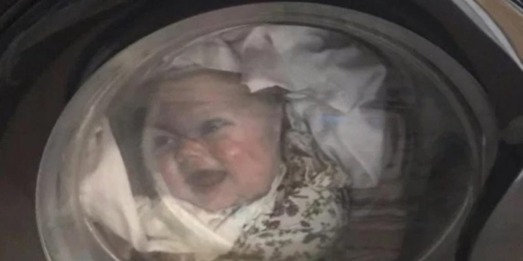 Far fik et chok: Så baby i vaskemaskinen