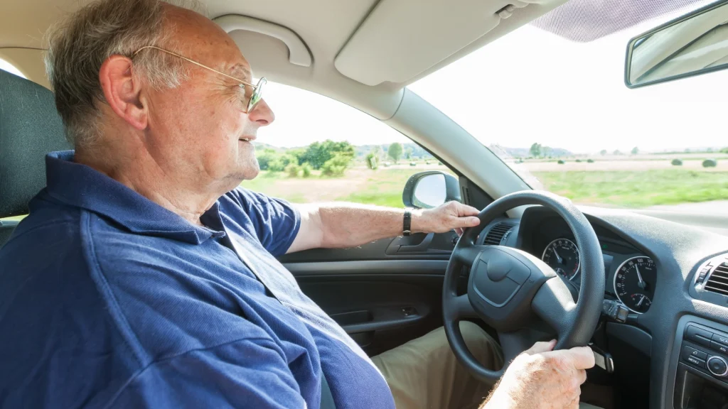 Er du over 70 år? Disse tidspunkter bør du undgå at køre bil på