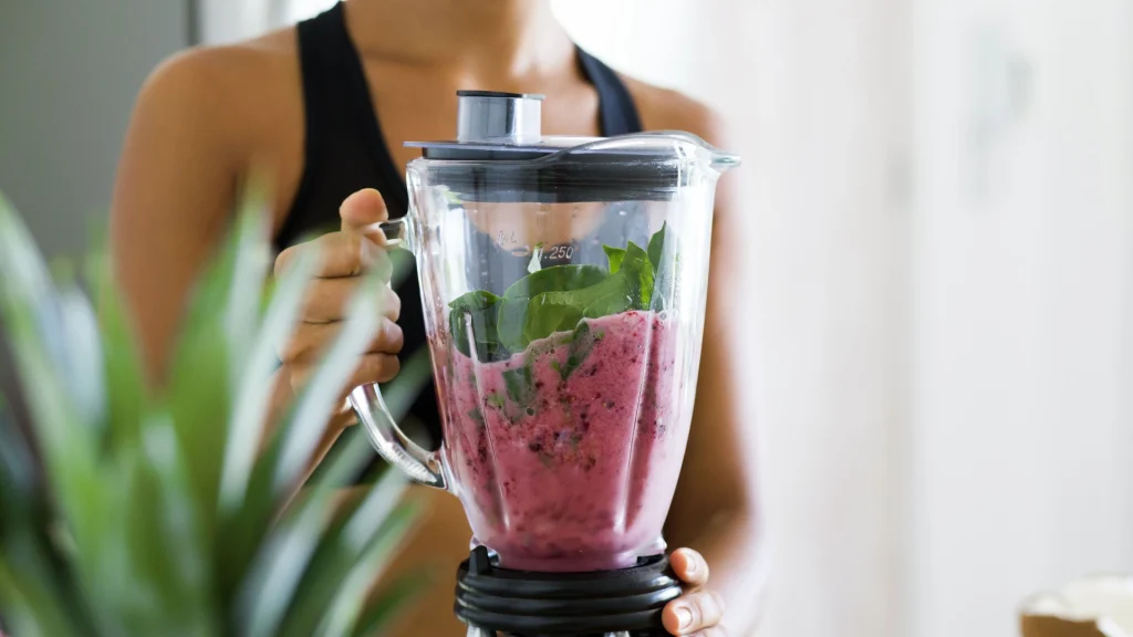 Få din blender skinnende ren på ét minut – kræver kun 2 ingredienser