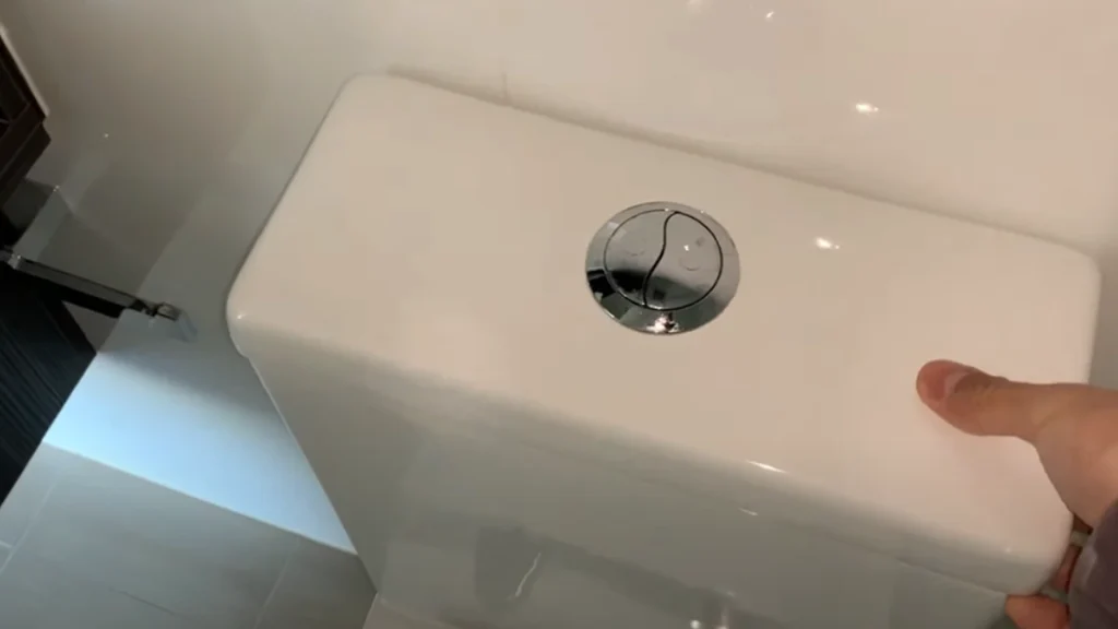Mange laver en alvorlig fejl på toilettet: Spreder bakterier på hele badeværelset