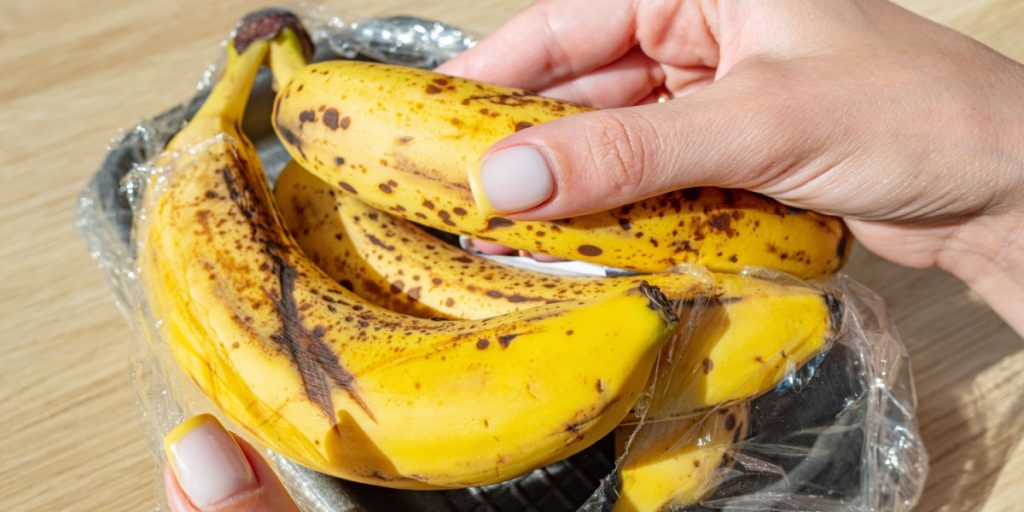 Få dine bananer til at holde 10 dage længere: Kræver bare én ting du allerede har i skuffen