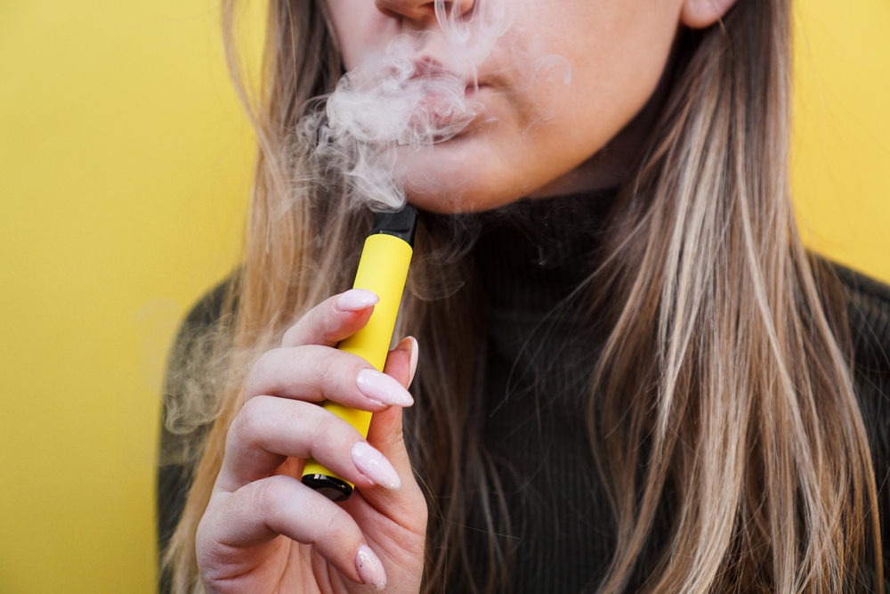 Læge deler ‘chokerende’ video: Det sker der med dine lunger, når du damper på e-cigaret