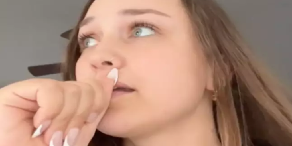 Catherine hørte en underlig lyd fra toilettet: Ville omgående flytte, da hun opdagede, hvad det var