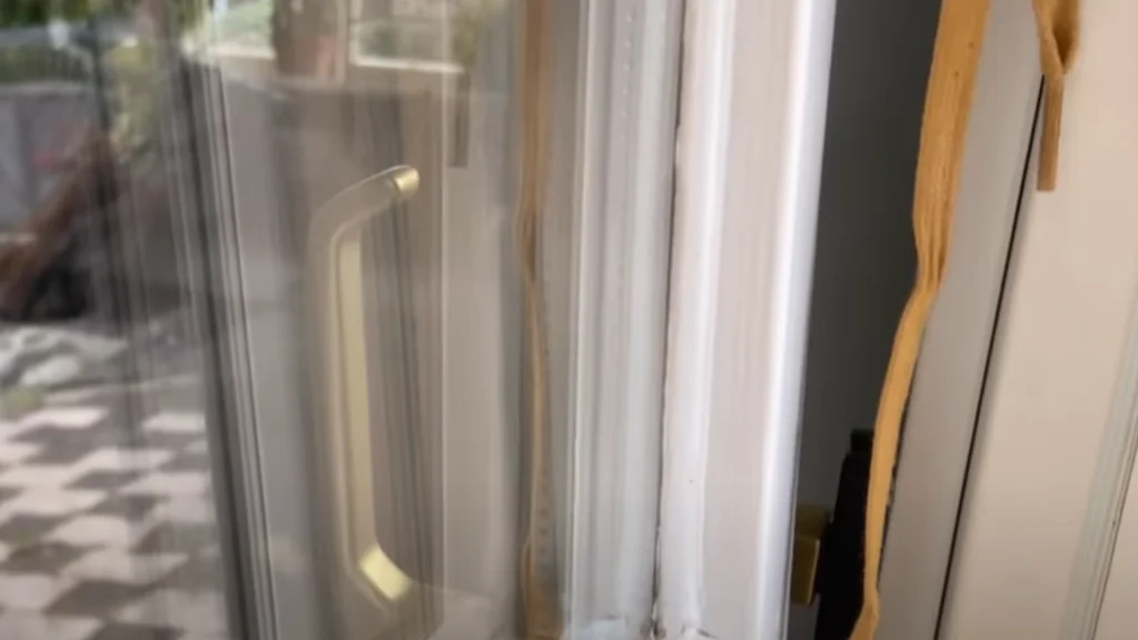 Er du låst ude af dit hjem? Prøv dette snørebåndstrick for at komme ind igen