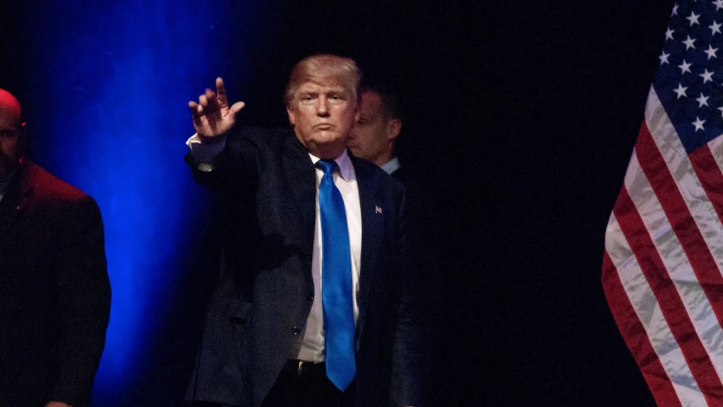 Gartner var ved at klippe græsset: Så kom ‘Trumps hemmelige politi’