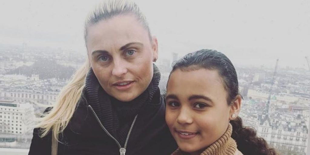 Mor presser 14-årig datter til at få plastikkirurgi: “Grimme mennesker kommer ingen vegne”