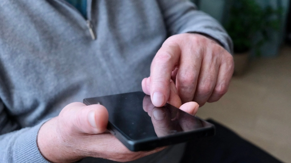 Deaktiver disse to funktioner med det samme: Hackere kan snuppe alt på din mobiltelefon