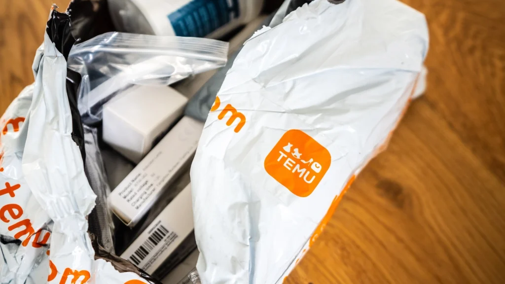 Kvinde troede, hun havde fundet den perfekte taske på Temu – vent til du ser, hvad der kom med posten