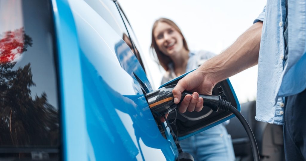 Par købte hver en Tesla: Da regningen kom spærrede de øjnene op