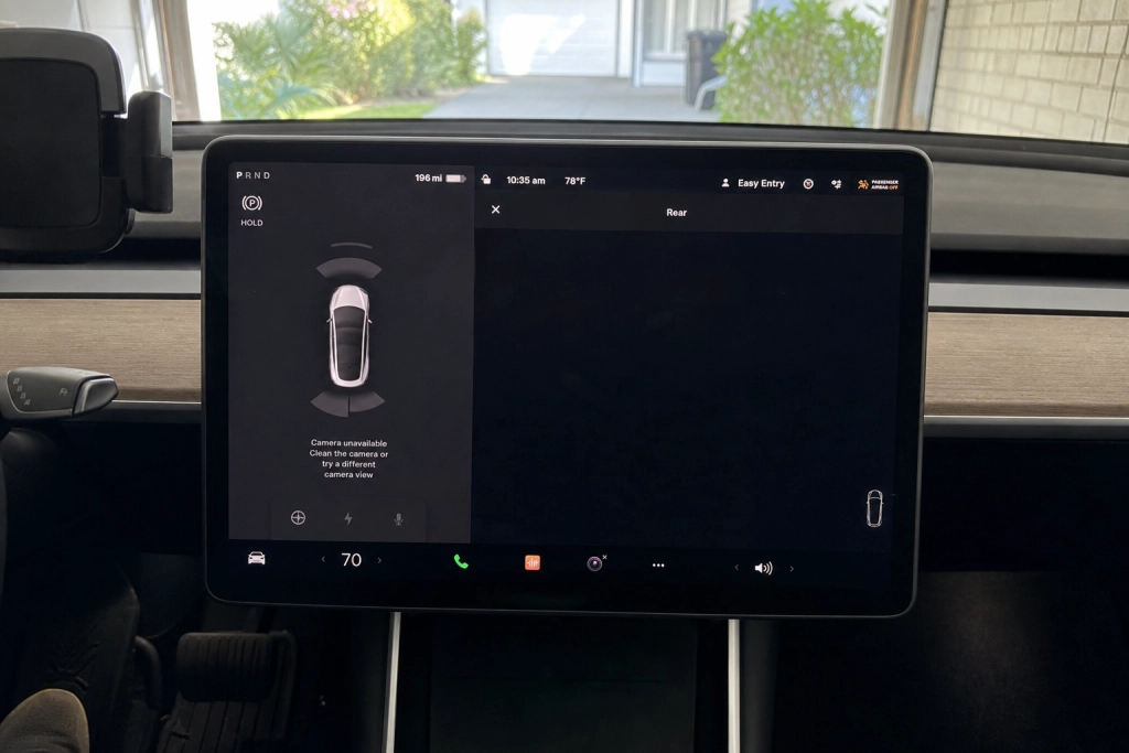 Tesla tilbagekalder 219.000 biler: Bakkamera kan være sort i 11 sekunder