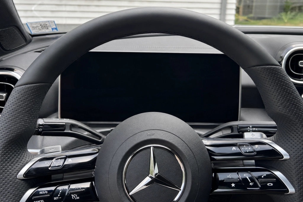 Sort skærm under kørsel: Mercedes tilbagekalder 144.000 biler