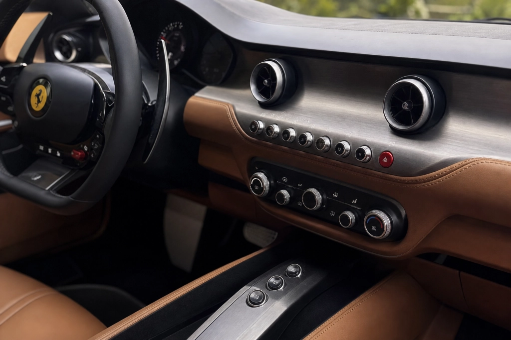 Jony Ive smider touchskærmen ud af Ferraris første elbil