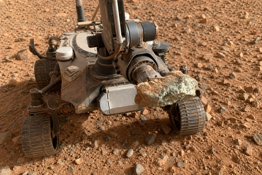 13 kilo Mars-sten satte sig fast på NASA's rover: 'Atacama' nægtede at slippe i seks dage