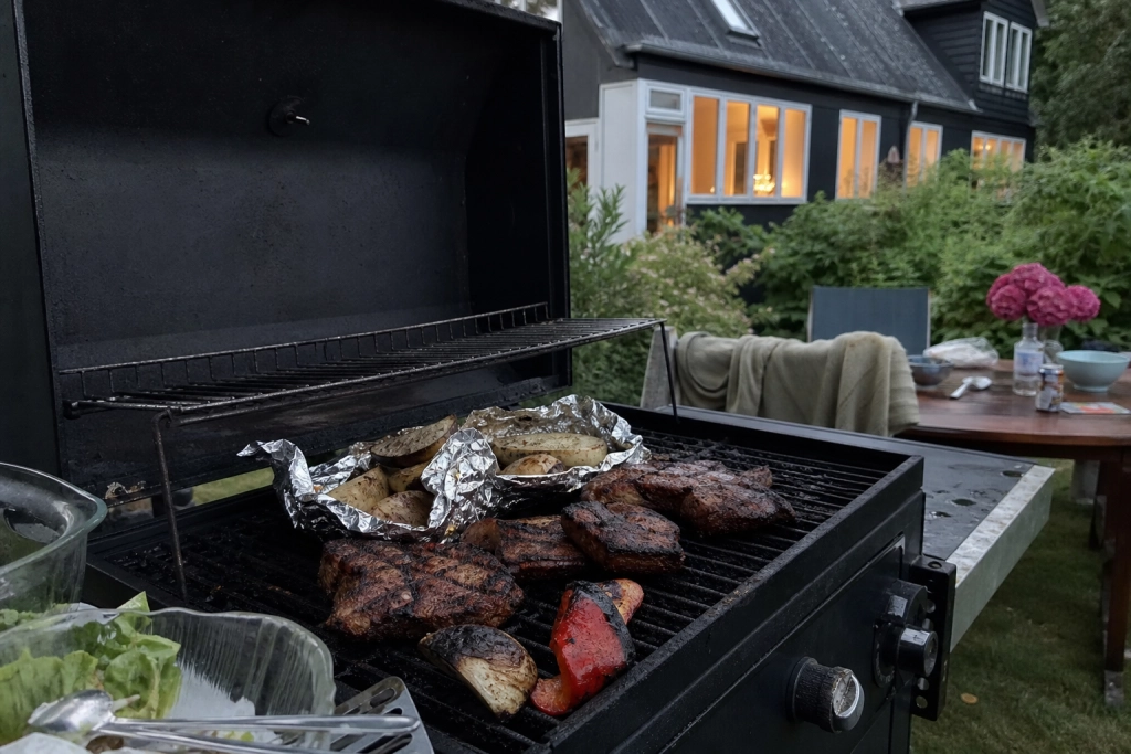 Forskere advarer: Sådan undgår du kræftstofferne på grillen