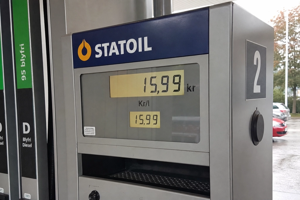 Danskerne shopper trods stigende priser: Brændstof trækker inflationen op